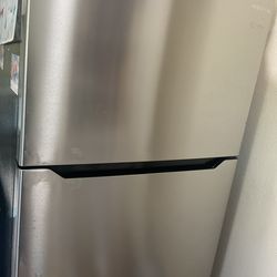 Insignia Refrigerator