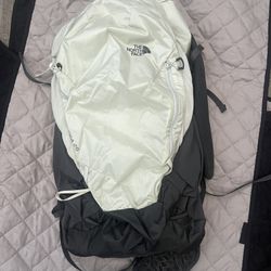 The North Face Zephyrus 26 L Backpack Hiking Daypack L/Xl