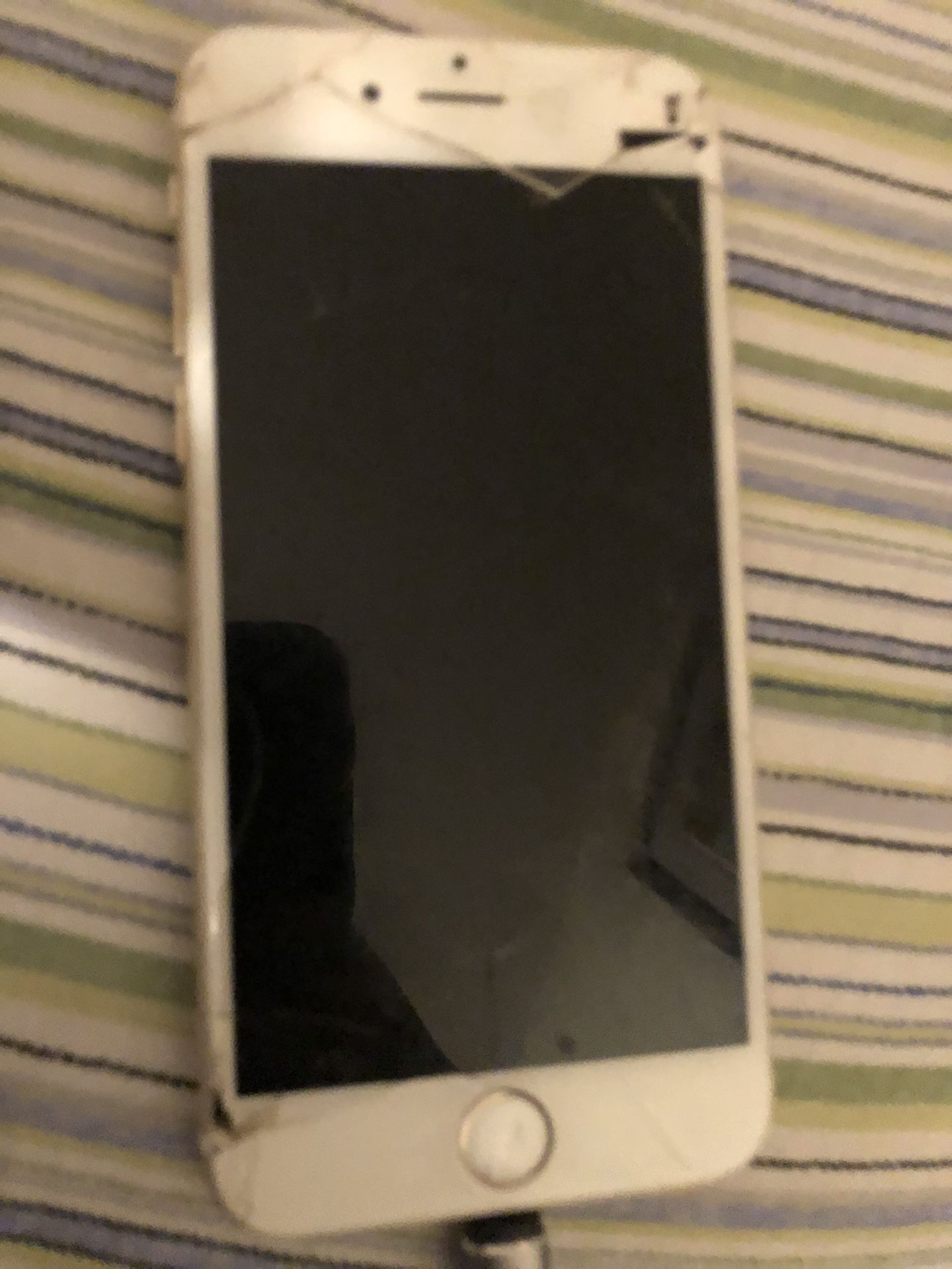 iPhone 6s cracked screen unlocked