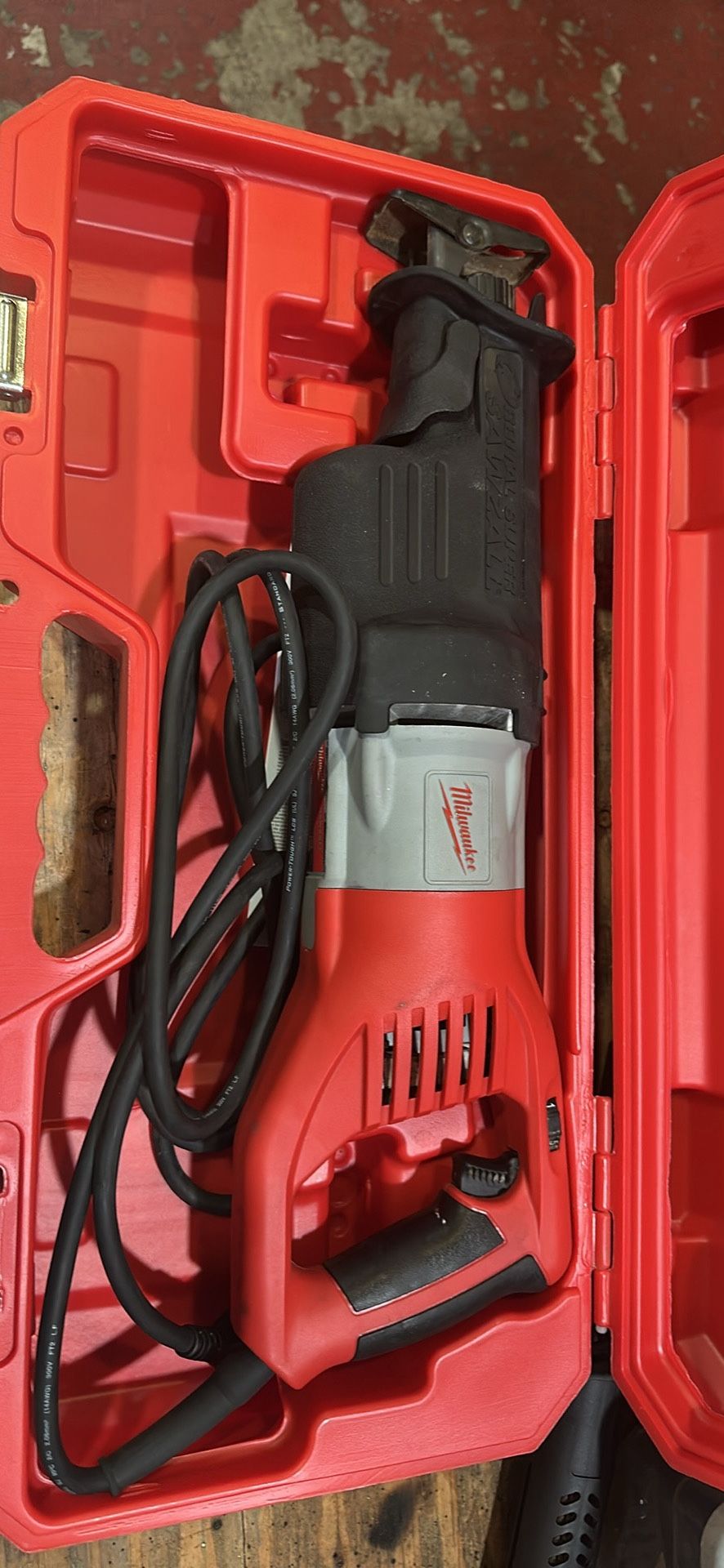 Milwaukee 15amp super sawzall only asking $140 (financing available)