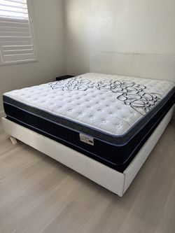 King Size Mattress Pillow Top 12"   New Mattress In A Plastic Sealed 
