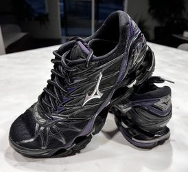 Women’s Mizuno Wave Prophecy 7, Size 7.5