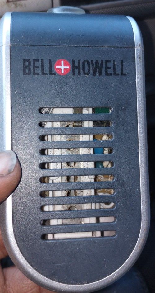 Bell & Howell Ionic Maxx Air Purifier & Ionizer Model 8676