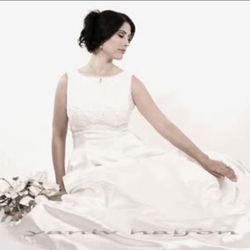 Vintage Morilee by Zurcion Method Prestige wedding gown, featuring a detachable train. Like new!