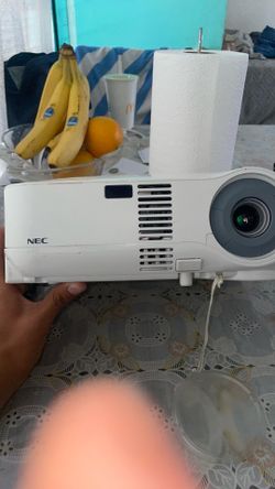 NEC PROJECTOR MODEL VT700