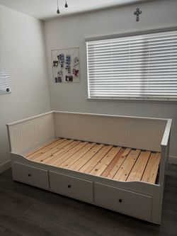 IKEA HEMNES DAYBED