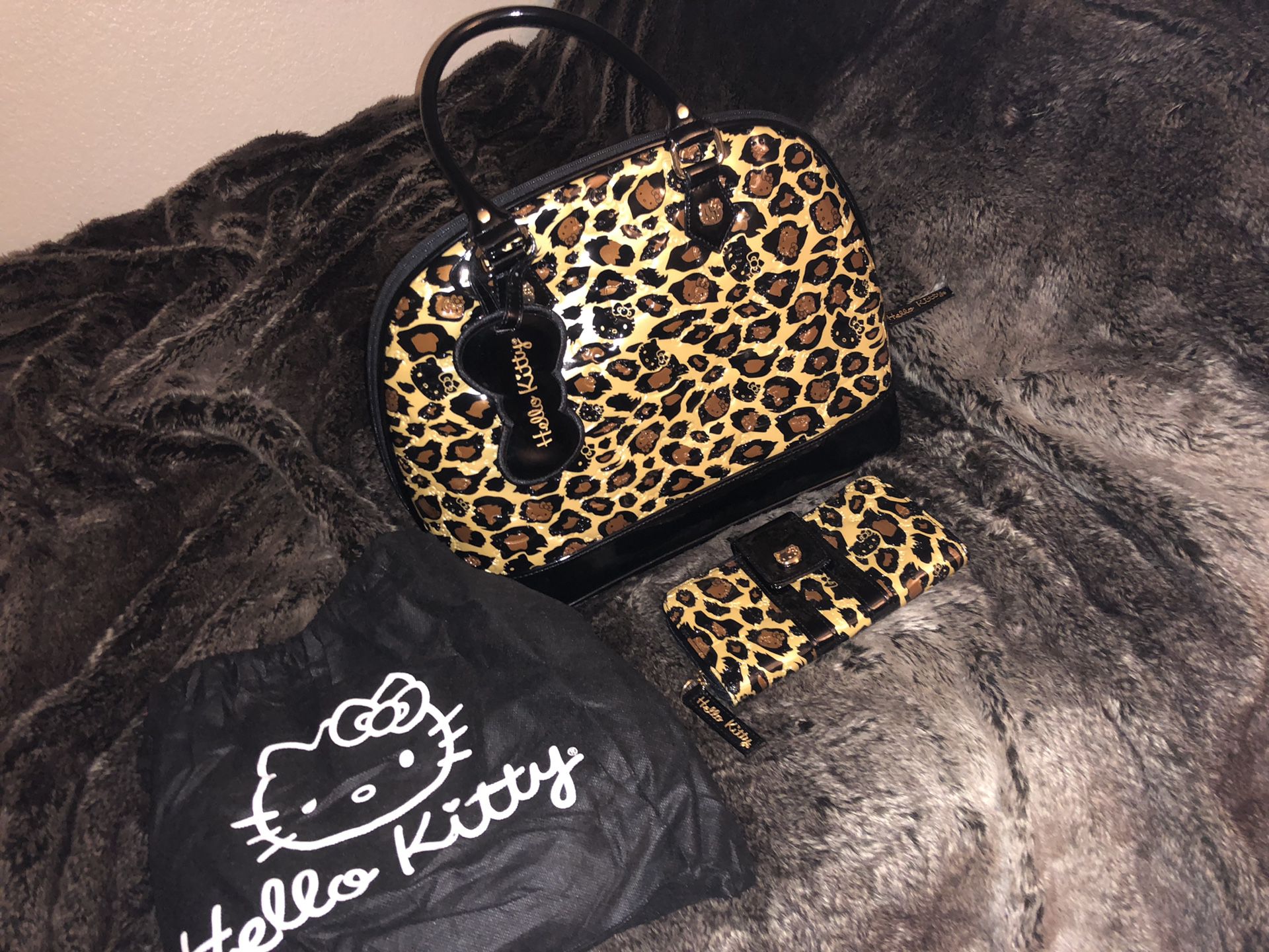 Loungefly Loves HELLO KITTY Speedy Satchel Handbag Patent Leather Pearl  Women's