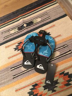 KIDS QUIKSILVER SIZE 4