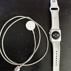 Apple Watch Series 3 38mm (Silver Aluminum, GPS)
