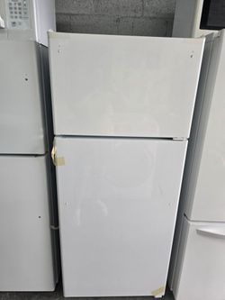 White Top-Freezer Refrigerator
