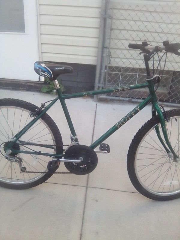15 Speed Green Huffy Bicycle In Perfect Condition E