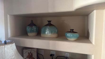 3 decorative vases