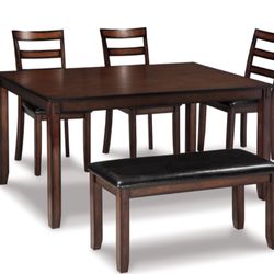 Like NEW! Ashley Furniture 5-seat Dining Set