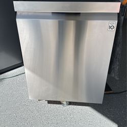LG Excellent Condition Dishwasher Quad Wash