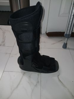 CAM Boot Walker large adult $30