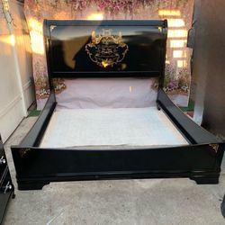 French boho style calking or king bedroom set including bed frame,rails,slants,tall dresser ,nightstand set has been refurbished 🌺