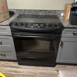 Stove/oven, Refrigerator, Microwave 