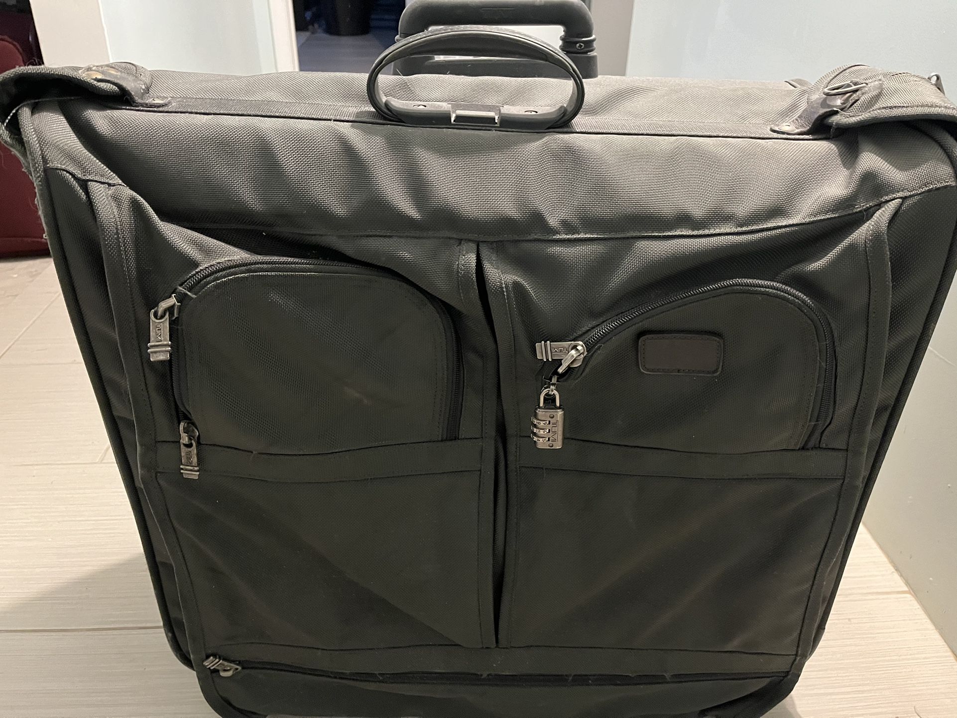 22x25 Large Tumi Garment Bag Great Condition