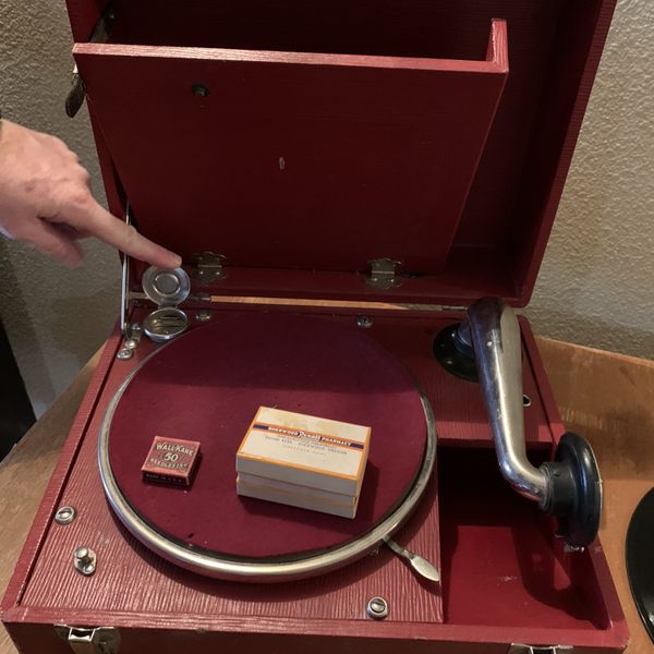 Vintage Hand Crank Record Player for Sale in Beaverton, OR OfferUp