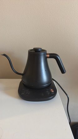 Black kettle with temperature adjustment