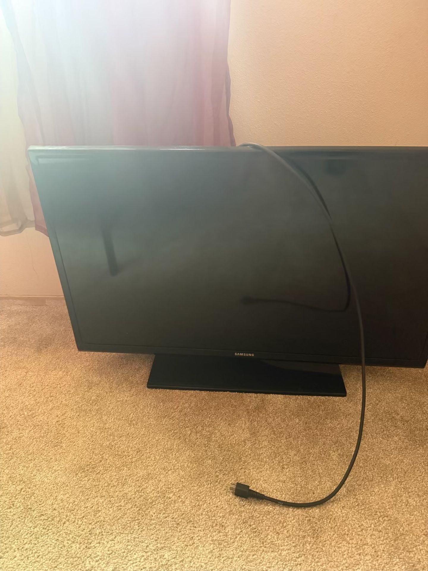 28” Samson TV, Works But No Remote.