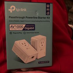 Brand New Sealed - TP-Link AV1000 Gigabit Powerline Passthrough Starter Kit (TL-PA7017P KIT) - Never Opened!