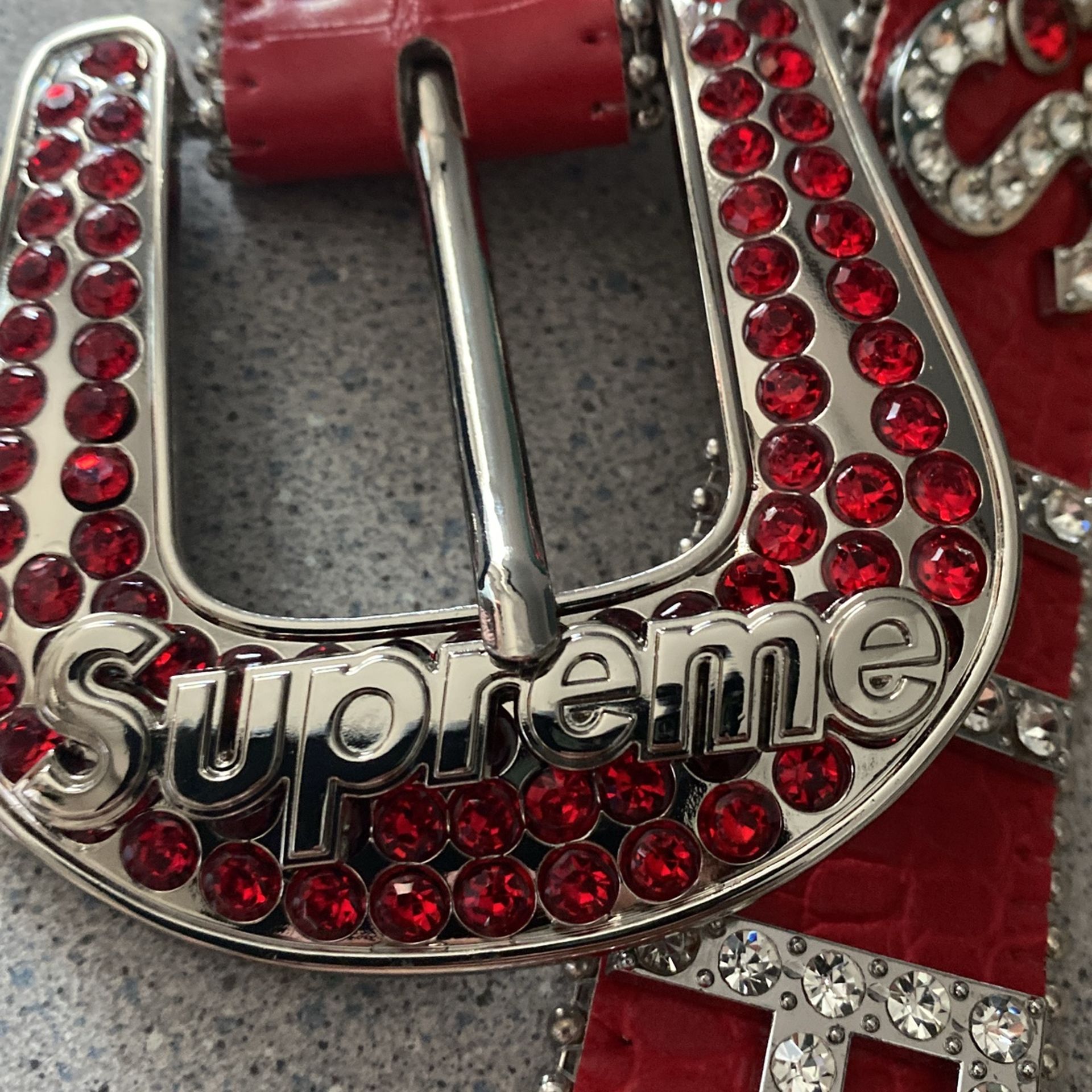 Supreme Bb Simon Belt Red Supreme Simon Bandana Belt Red Size M,L 
