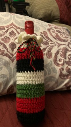 Crochet wine bottle holder