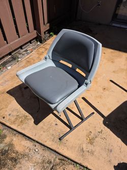 Pond prowler seat