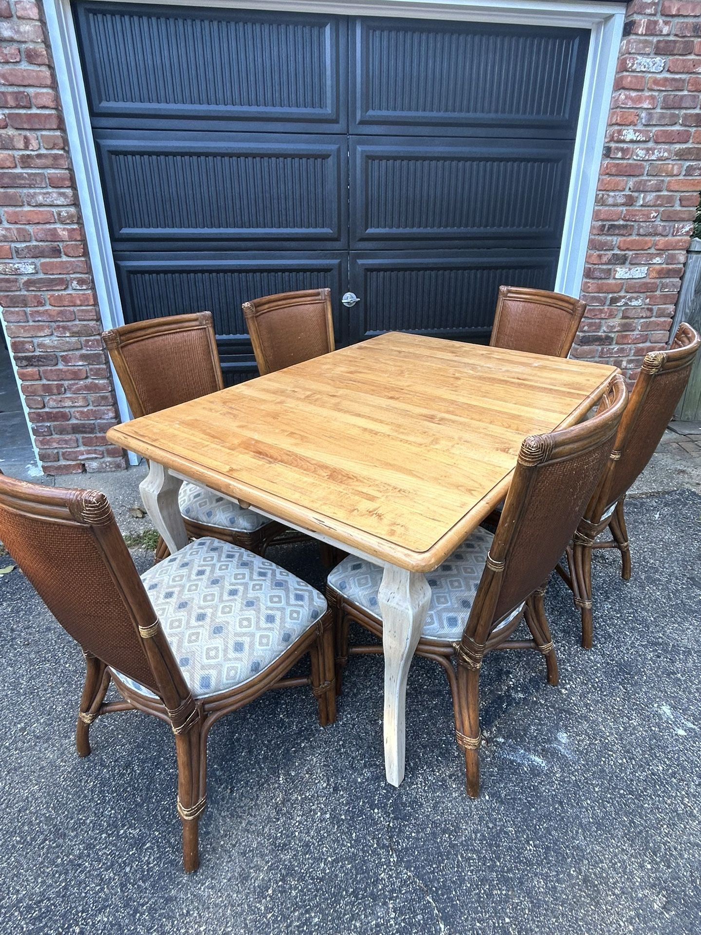 Dining Table & Chairs (6)