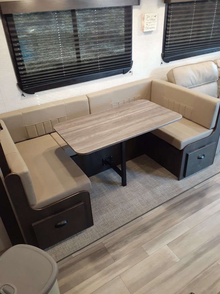 (SALE PENDING) RV Dinette Booth