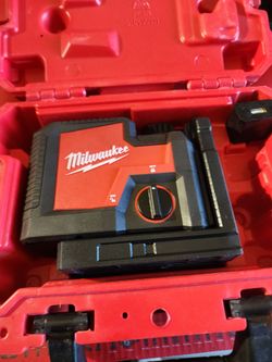 Firm Price π Milwaukee Tool Green 100 ft. 3-Point Rechargeable Laser Level with USB Battery. Used Good. Precio Firmeπ