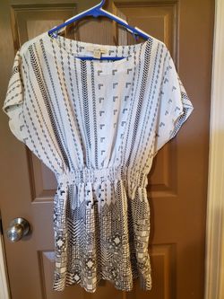 Womans Medium Black & White Top