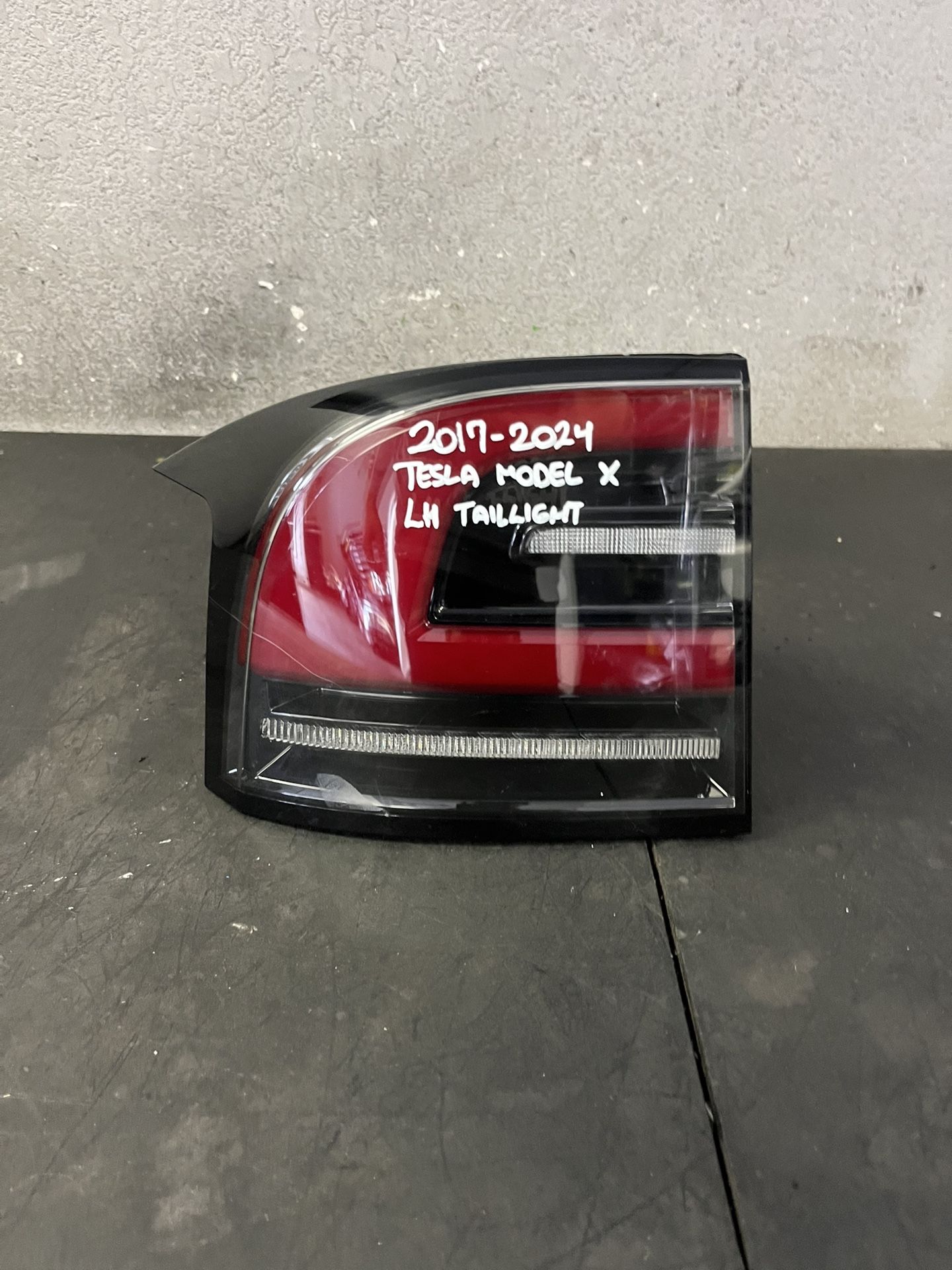 2017-2018-2019-2020-2021-2022-2023-2024 TESLA MODEL X LEFT TAIL LIGHT OEM USED