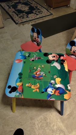 Mickey Mouse Club House Arts table only $15.00 WELL MADE!!