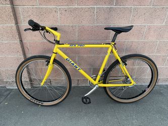Vintage Giant ATX 760 Mountain Bike for Sale in Fullerton, CA