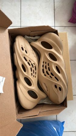 Women foam runners size 5