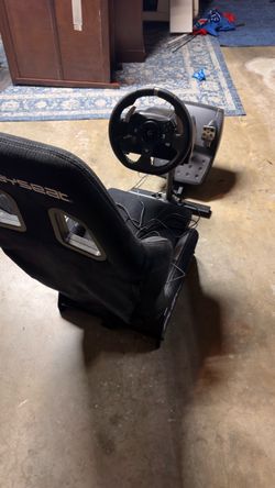 Play seat racing seat and Logitech g920 and pedals full setup