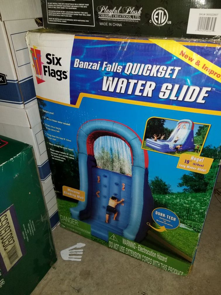 SIX FLAGS Banzai Falls quickset 19' waterslide