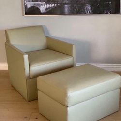 Gorgeous leather arm chair with ottoman
