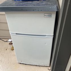 Keystone Mini Fridge With Freezer Separate From Fridge