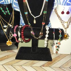 #1614, LOT OF VINTAGE JEWELRY, NECKLACES  BRACELETS & EARRINGS
