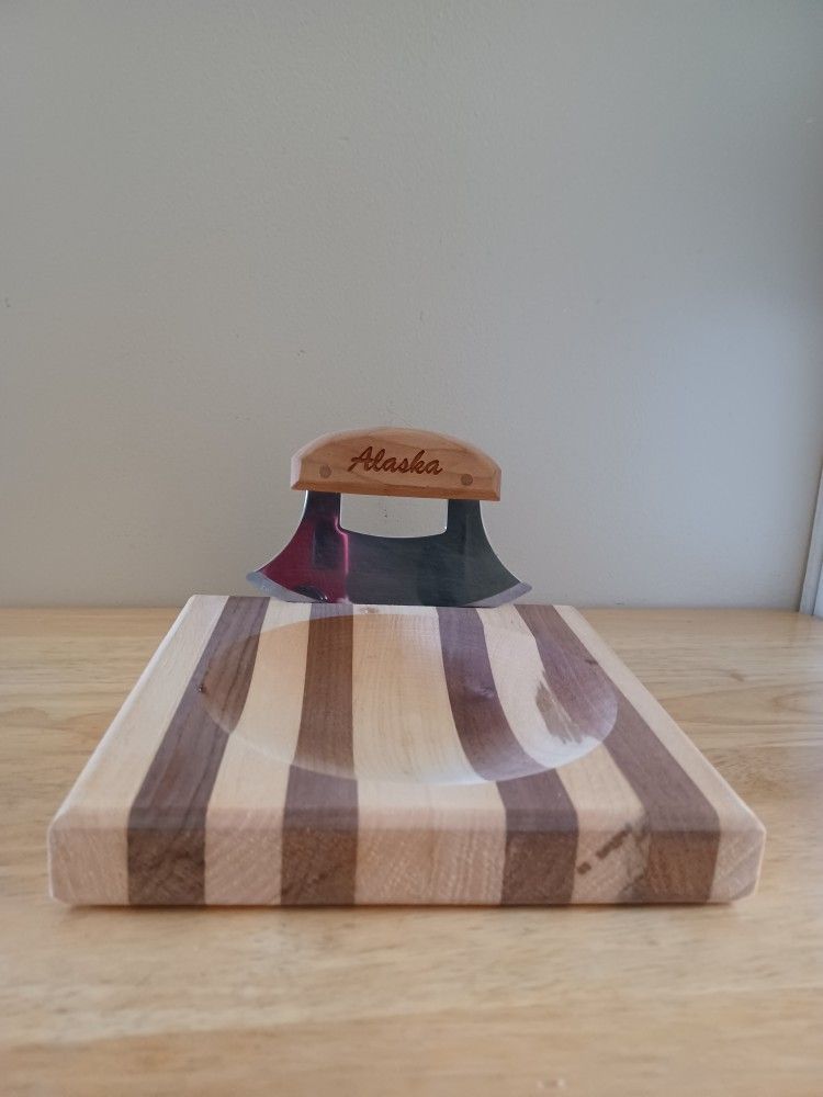 New Alaska Cutting Board With Curved Knife
