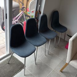 4 Dining Chairs 