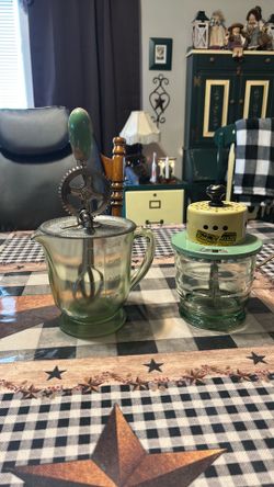 Set of uranium glass mixers
