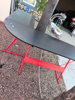 Gaming desk