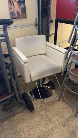 White Hydraulic Salon Styling Chair