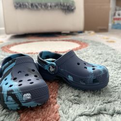 Toddler 7c Crocs 