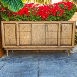 Thomasville Modern 9 Drawer Solid Wood Dresser
