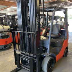 2020 Toyota Quad Mast Forklift 
